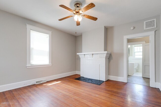 Building Photo - Cozy, 2 Bedroom Bungalow in Fulton Hill Av...