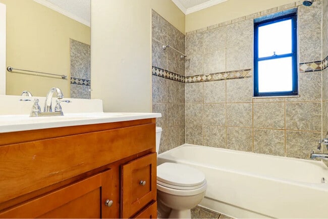 Building Photo - 3227 Lenwood Dr