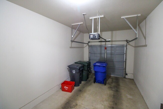 Foto del edificio - 5905-5915 Mooseberry St SE