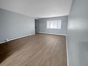 Building Photo - 2843 S Burdick St