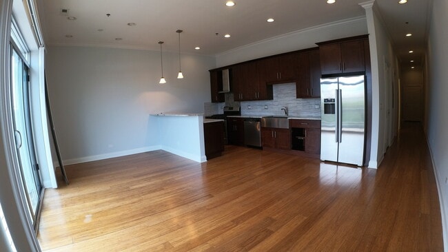 Foto del edificio - 1609 W Warren Blvd