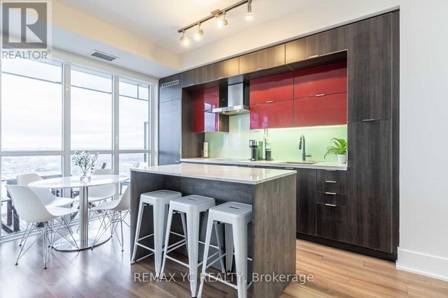 Building Photo - 300 Front St W