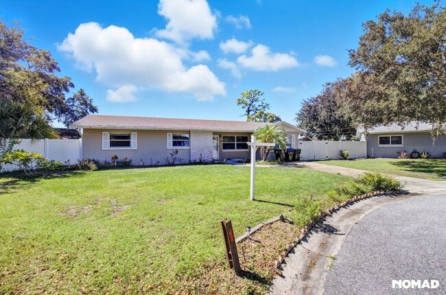 Building Photo - 5300 Locksley Ave