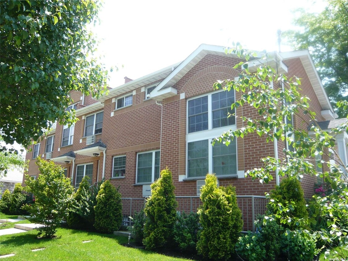 Primary Photo - 57-03 157th St
