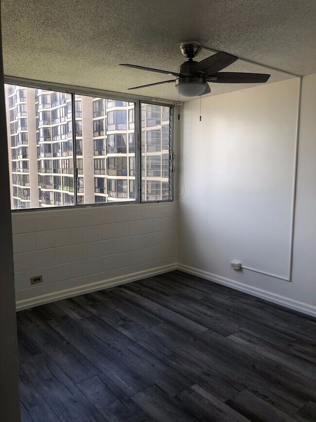 Foto del edificio - Salt Lake - 2 Bed / 1.5 Bath/ 1 parking Apt