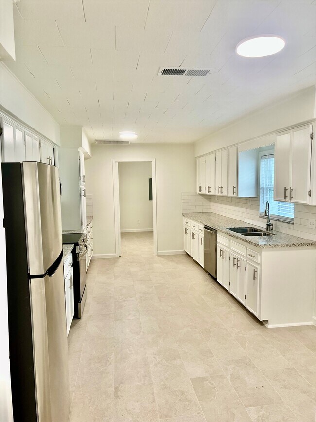 Building Photo - 21510 Ruth Dr