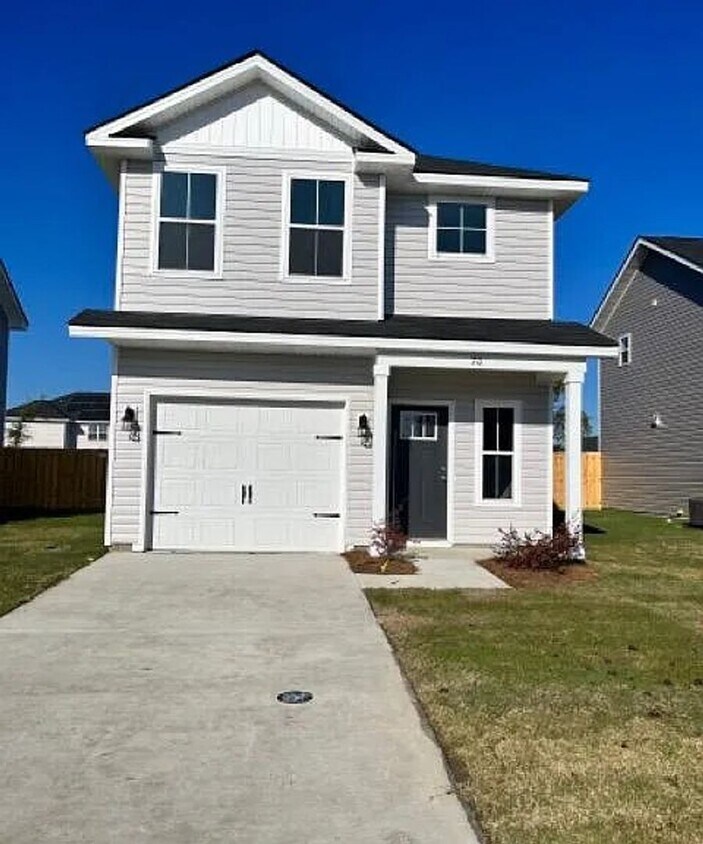 Primary Photo - Beautiful 2 story home in Hinesville!!