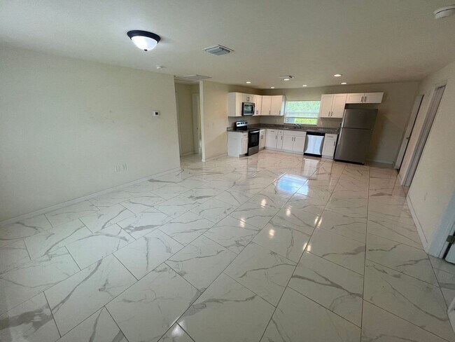 Foto del edificio - 1139 Chiefland St E
