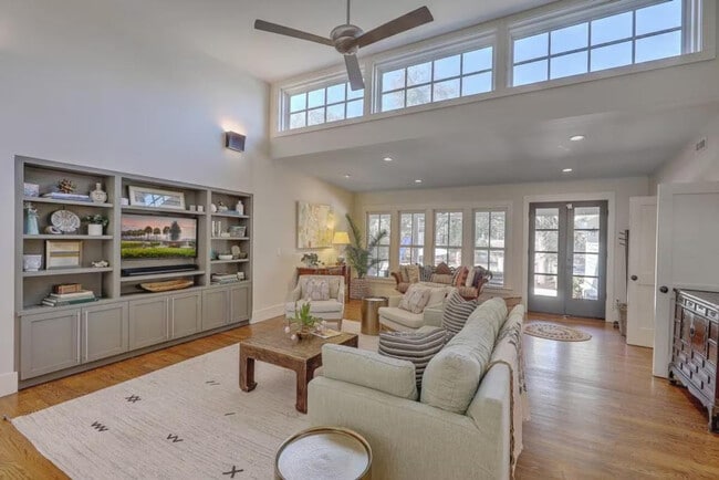 Building Photo - 278 Palm St