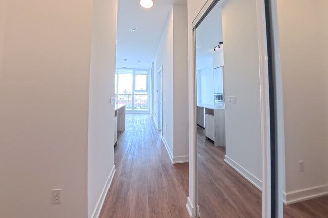 Building Photo - 1007 The Queensway