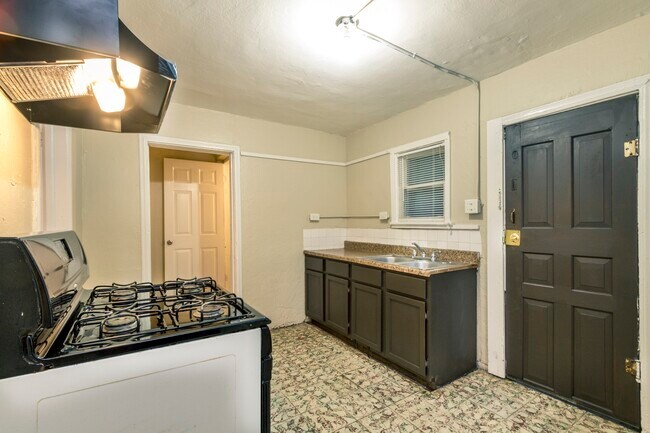 Building Photo - 150 Bank, Unit #B