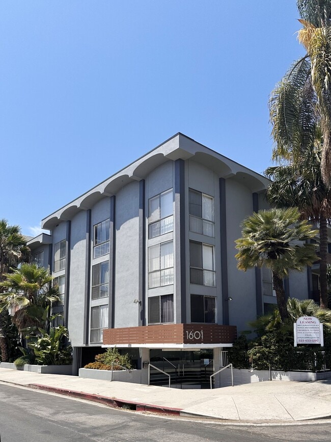 Building Photo - Park Plaza Apartments