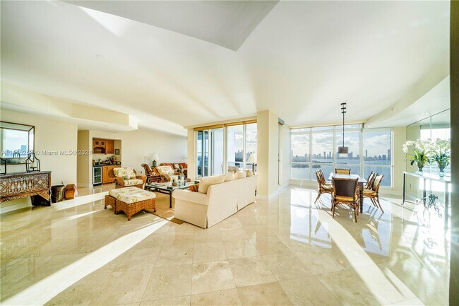 Building Photo - 1900 Sunset Harbour Dr