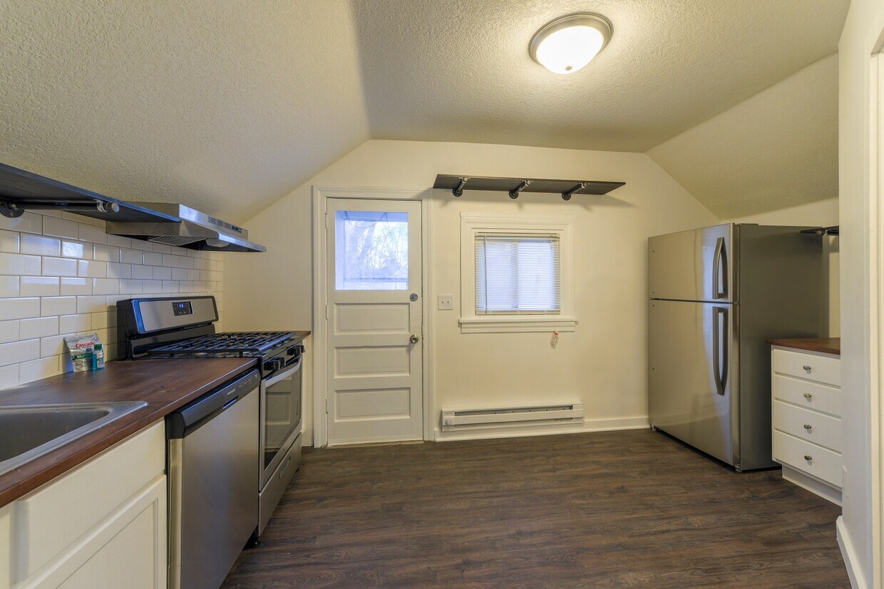 Primary Photo - 1115 4th Street NE