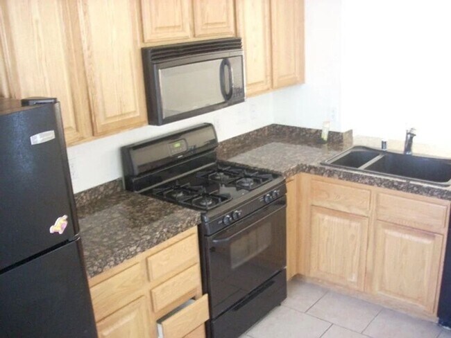 Foto del edificio - 2 Bedroom 2.5 Bath near S. Jones & W. Wind...