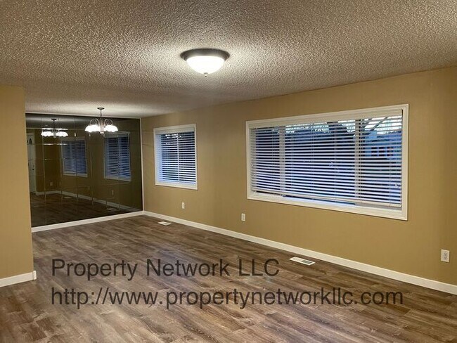 Building Photo - Great One Level 3 Bedroom Gresham Home