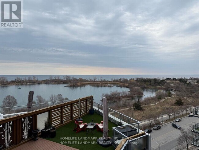 Photo du bâtiment - 80 Marine Parade Dr