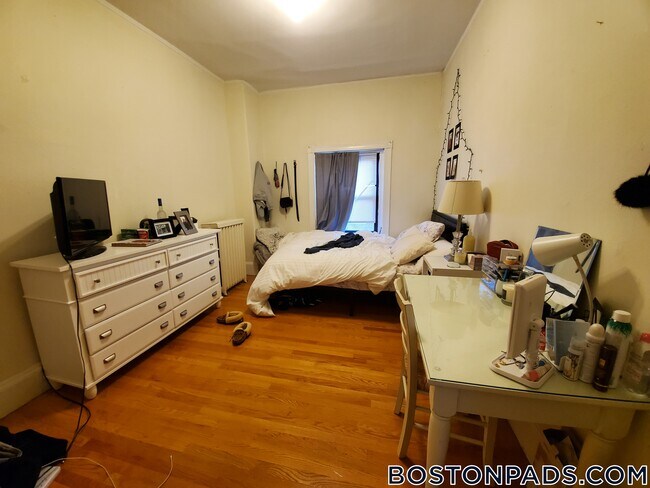 Foto del edificio - 43 Bay State Rd