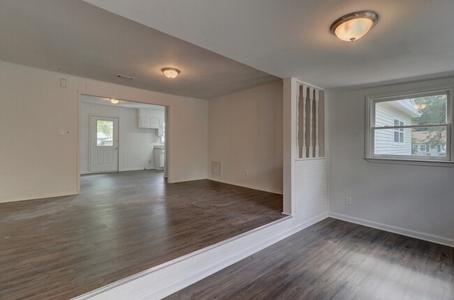 Building Photo - 1305 Cochise Cir
