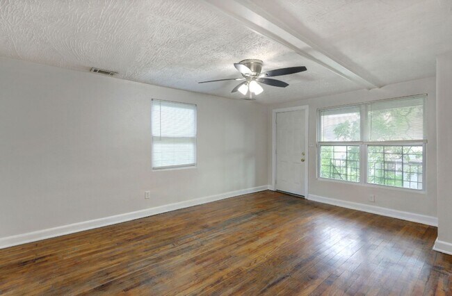 Foto del edificio - Carriage House apartment, near downtown, w...