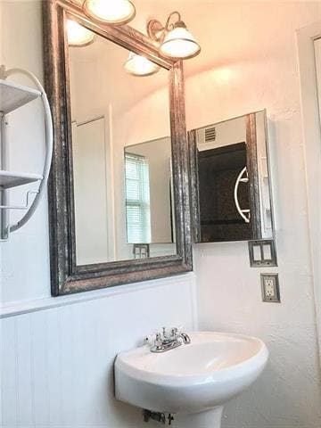 Building Photo - 4624 Bethany Dr