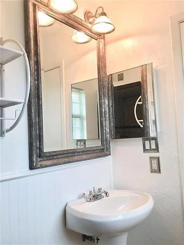 Foto del edificio - 4624 Bethany Dr