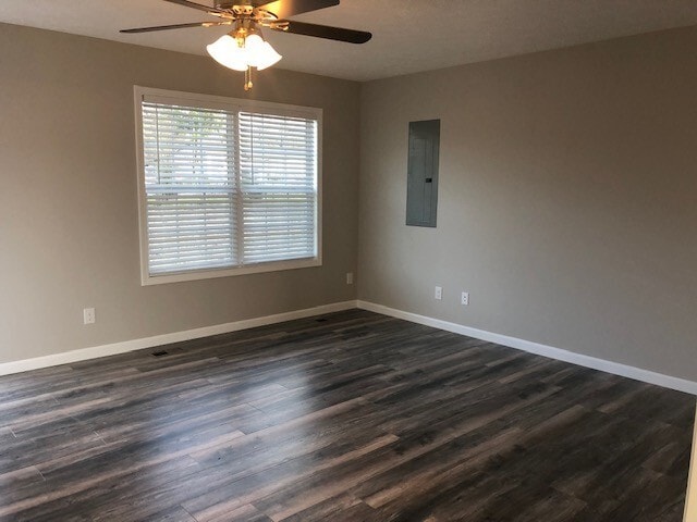 Building Photo - Charming Home in Country Setting with Larg...