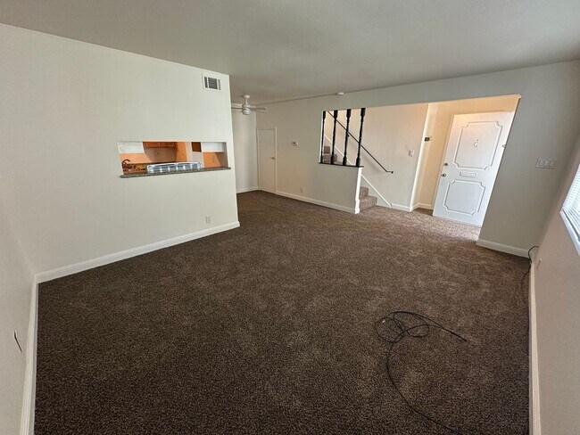 Building Photo - 2 Bed 1 Bath On Del Rio Cir, Concord