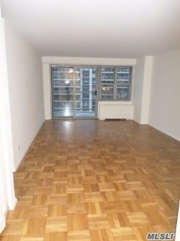 Foto del edificio - 18-05 215th St