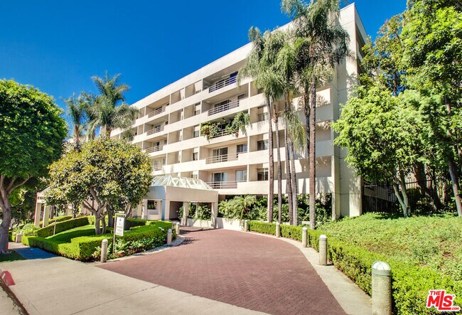 Foto del edificio - 1131 Alta Loma Rd
