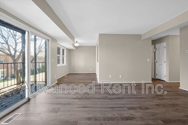 Building Photo - 211 Crocker Dr