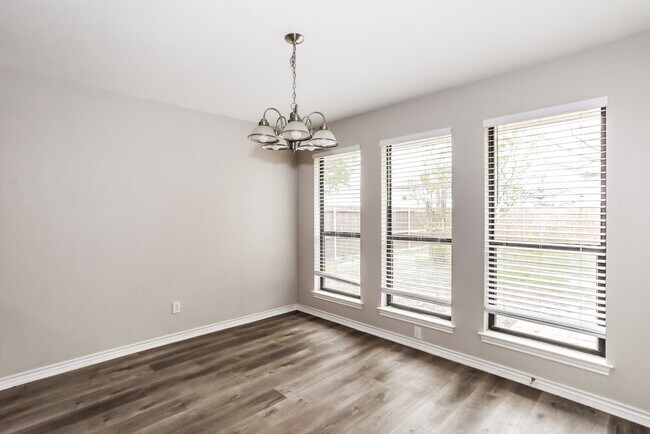 Building Photo - 3816 Yellowstone Pl