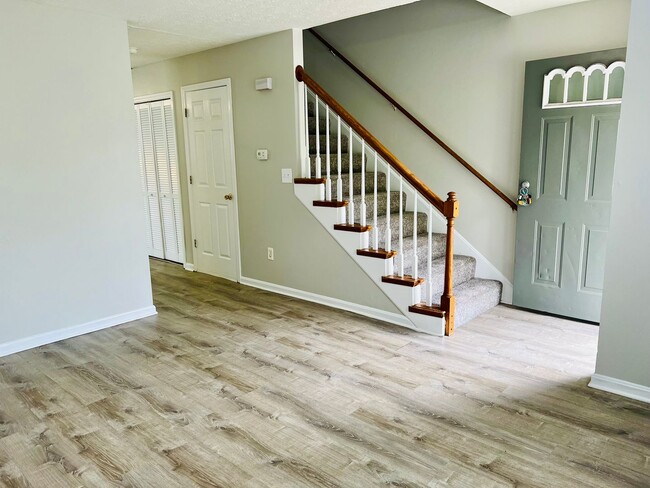 Building Photo - Three Bedroom/Two Full Bath House in West ...
