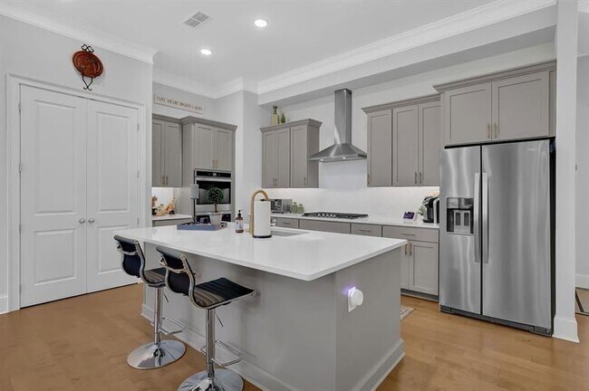 Foto del edificio - 144 Village Green Ave