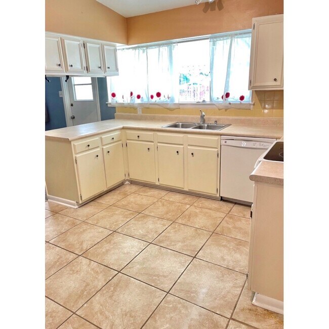 Amplia cocina - 2915 Eagle Rdg