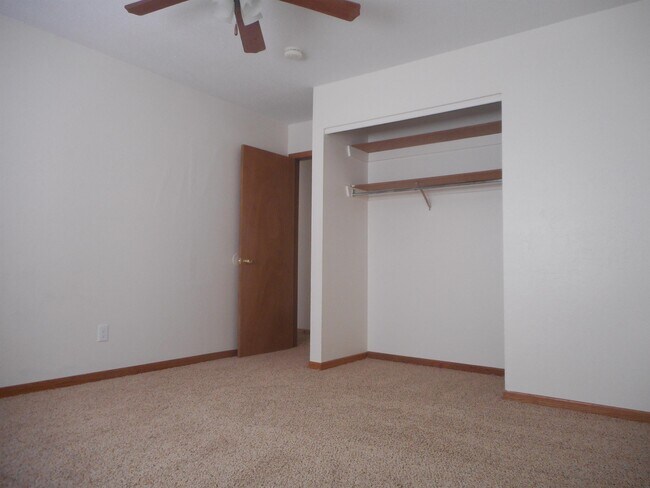 Building Photo - 1210 Robins Rd