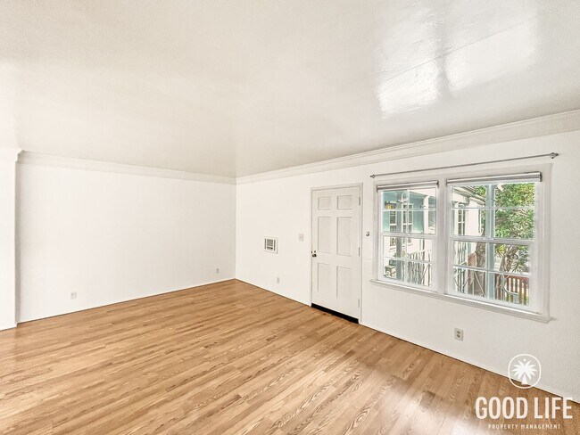 Foto del edificio - Beautiful 2BD/1BA Condo Located in Hillcrest! W/ Laundry On-Site and Across The Street From Balbo...