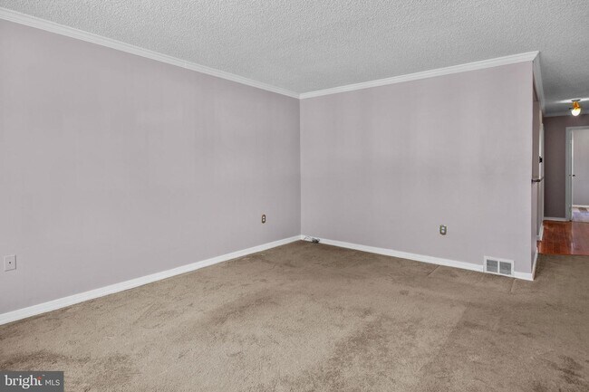 Building Photo - 3993 Rowena Dr