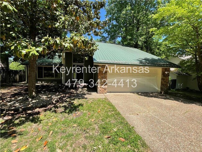 Building Photo - Gorgeous 3-Bed, 2.5-Bath Retreat Near Veterans Park