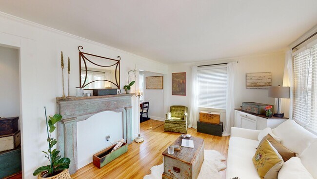 Foto del edificio - Sylvan Park Fully Furnished Home and Guest House-Shorter Term Leases Available!