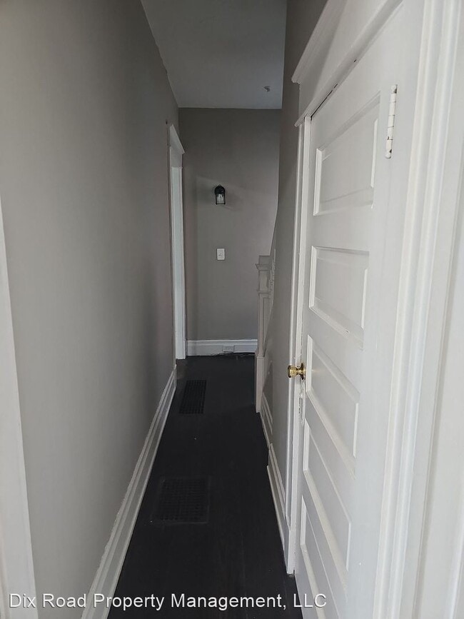 Building Photo - 4 br, 1.5 bath House - 774 Wells Street,