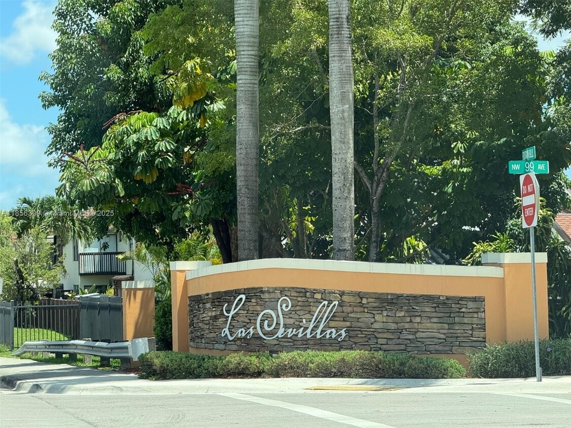 Foto principal - 10022 NW 7th St