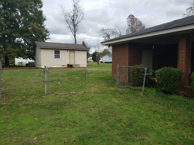 Building Photo - 108 Pamela Dr