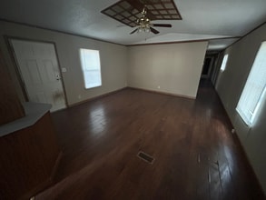 Building Photo - 1096 Clara Ln
