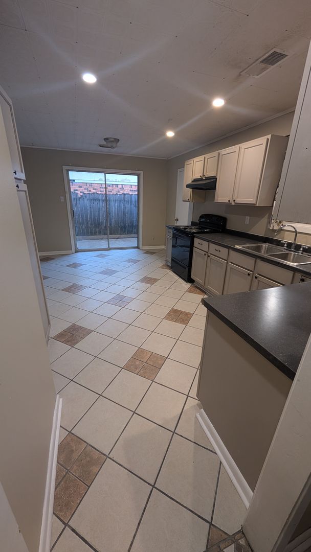 Foto del edificio - 3 bedroom home in Northside Terrace