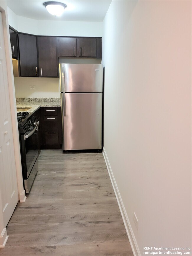 Foto del edificio - 6211 N Kenmore Ave