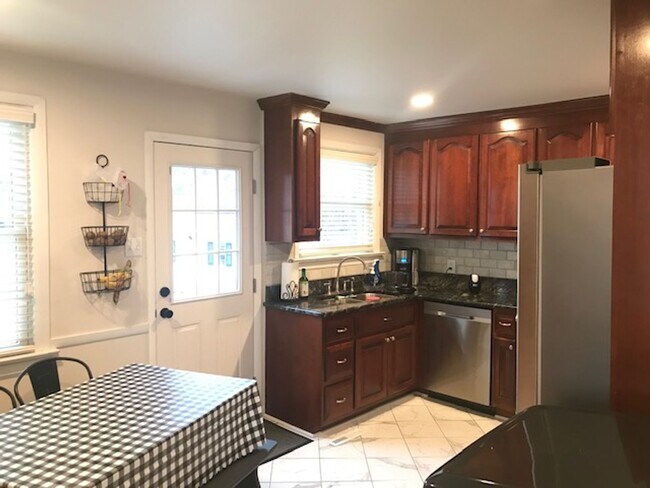 Foto del edificio - -- AVAILABLE JUNE 5TH — 3 BR / 1 BA Newly Renovated Ranch Home. Available June 5th!