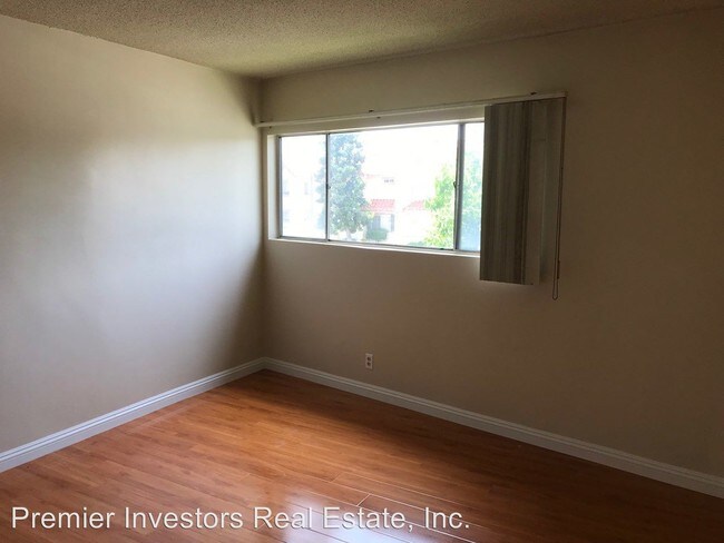 Building Photo - 7246-7246 N Lotus Ave