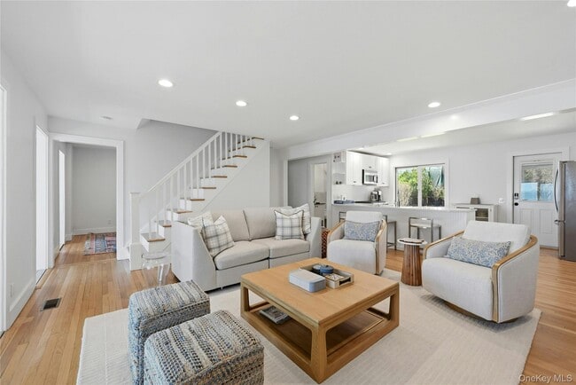 Foto del edificio - 8908 Peconic Bay Blvd