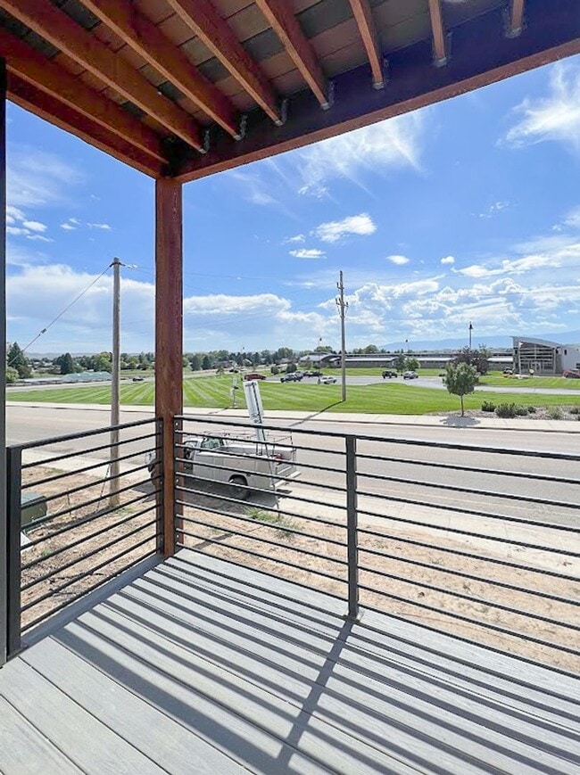 Building Photo - Pet Friendly 2 bed/ 1 bath unit at Soldier Ridge!